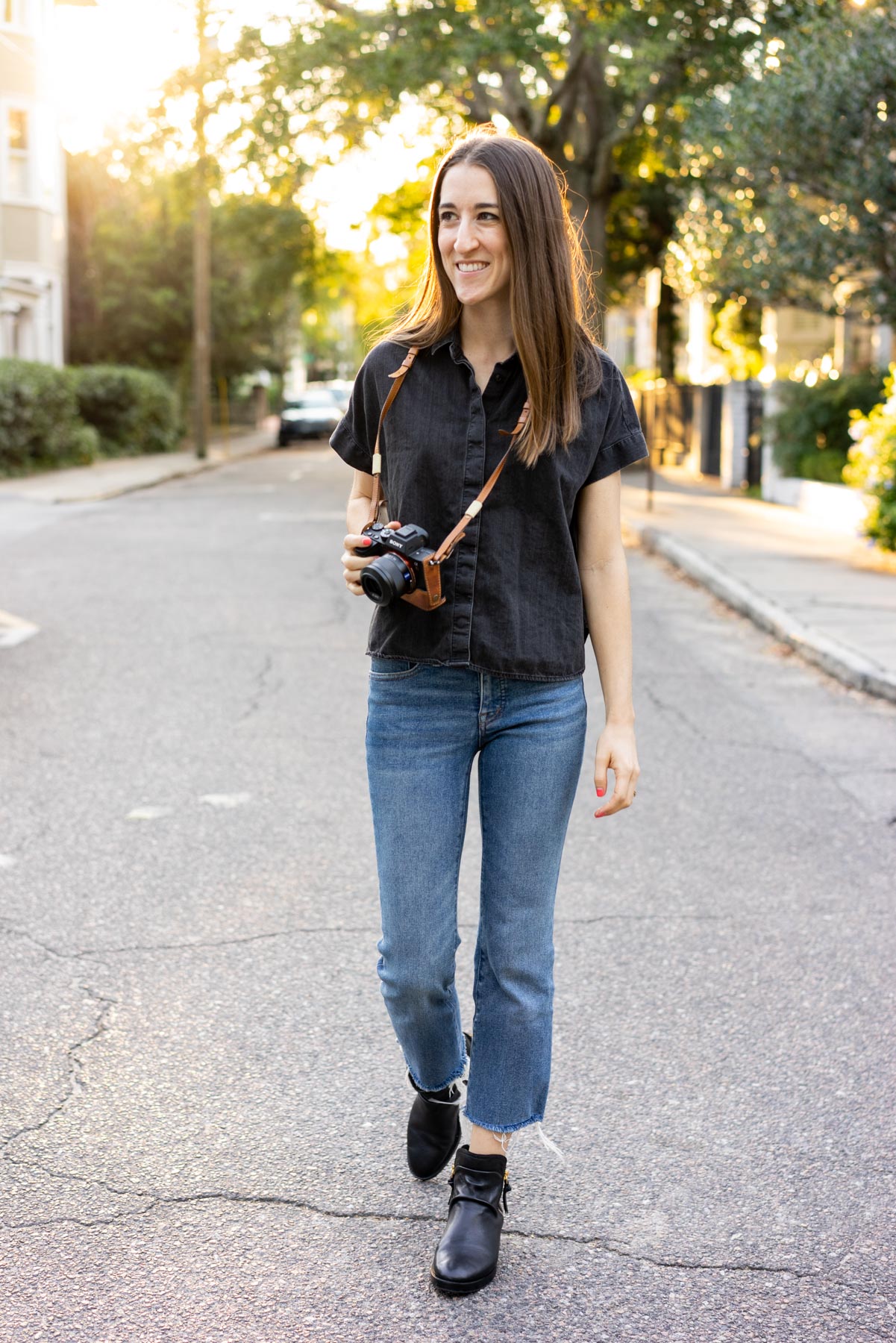 What do photographers wear to look professional? Simple dressing tips for impressing every client.