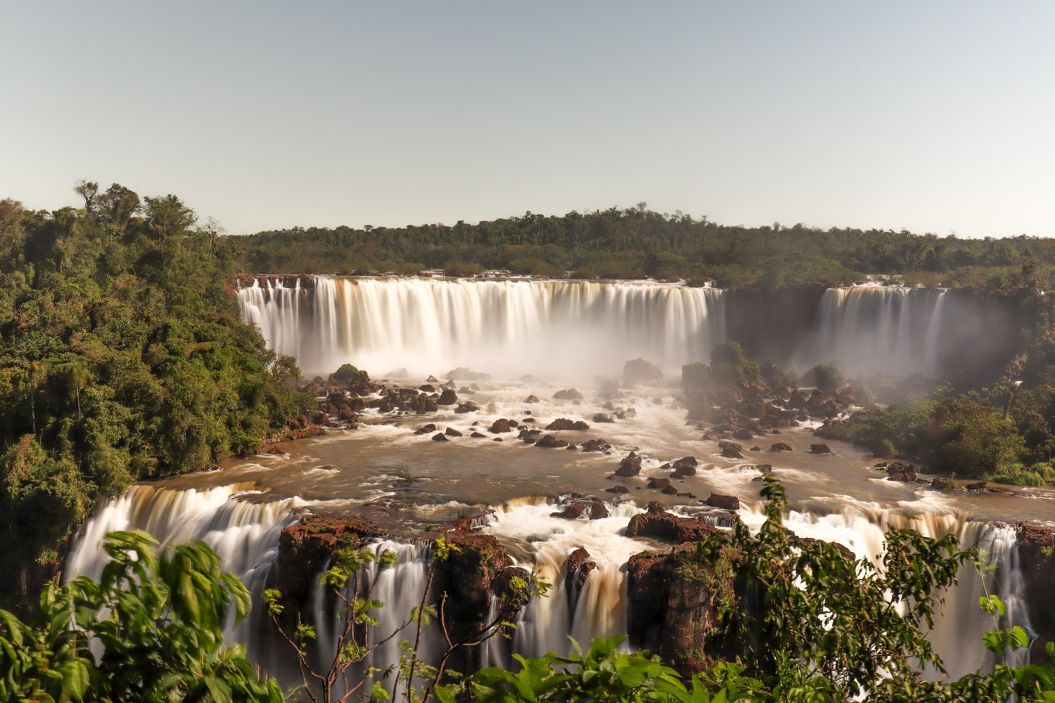 Which are the best places to travel with friends in brazil for fun? Discover these fantastic spots for your next trip.