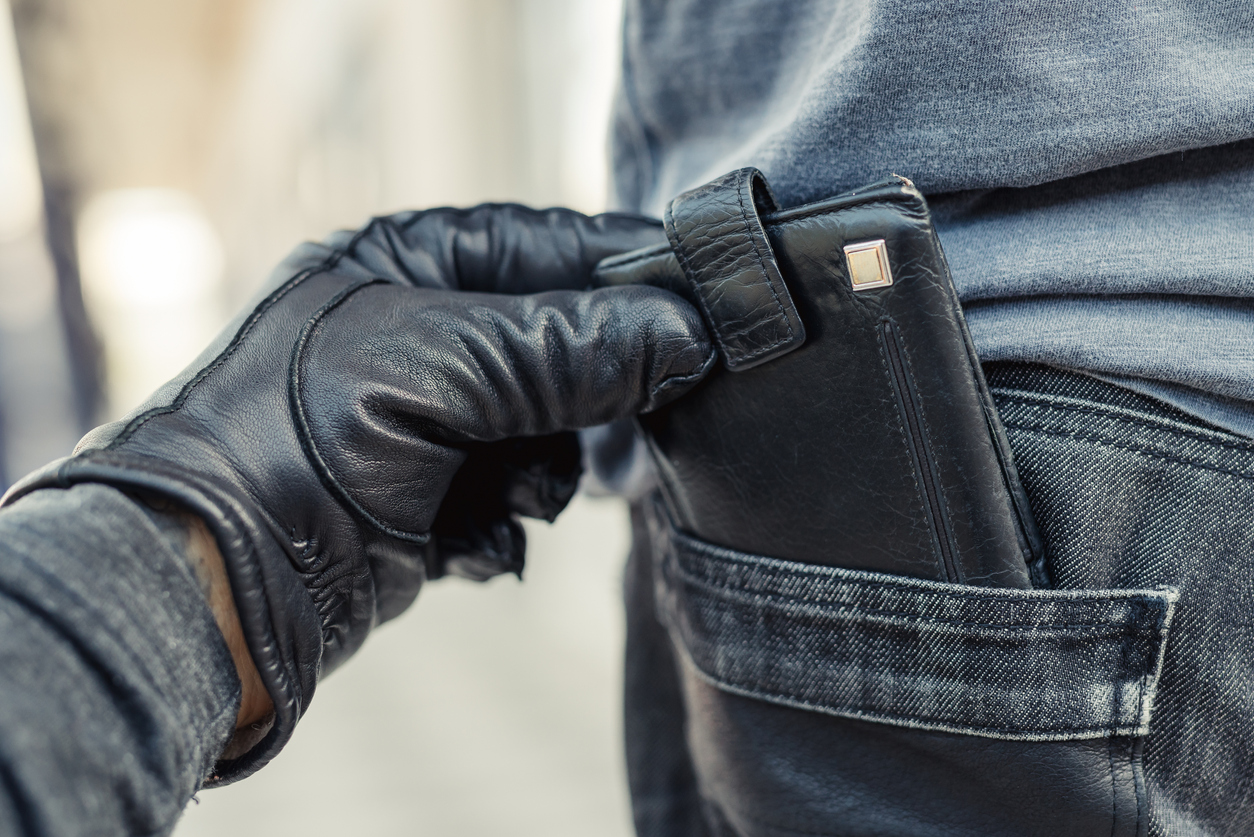 How to handle a lost wallet when traveling? Act fast with these smart recovery tips for your trip.