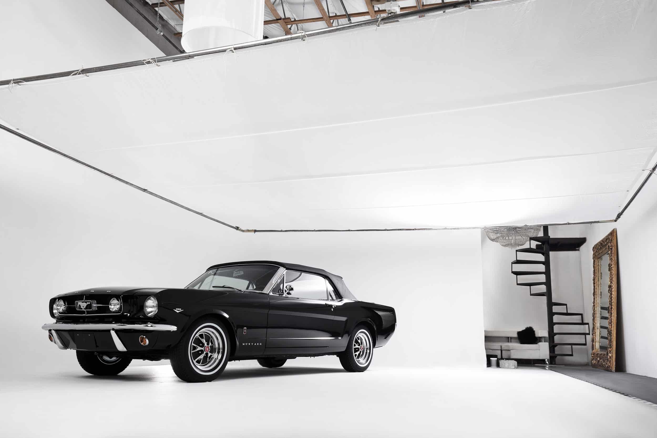 Master your portrait indoor infinite white setup now! Simple steps for pro studio results.