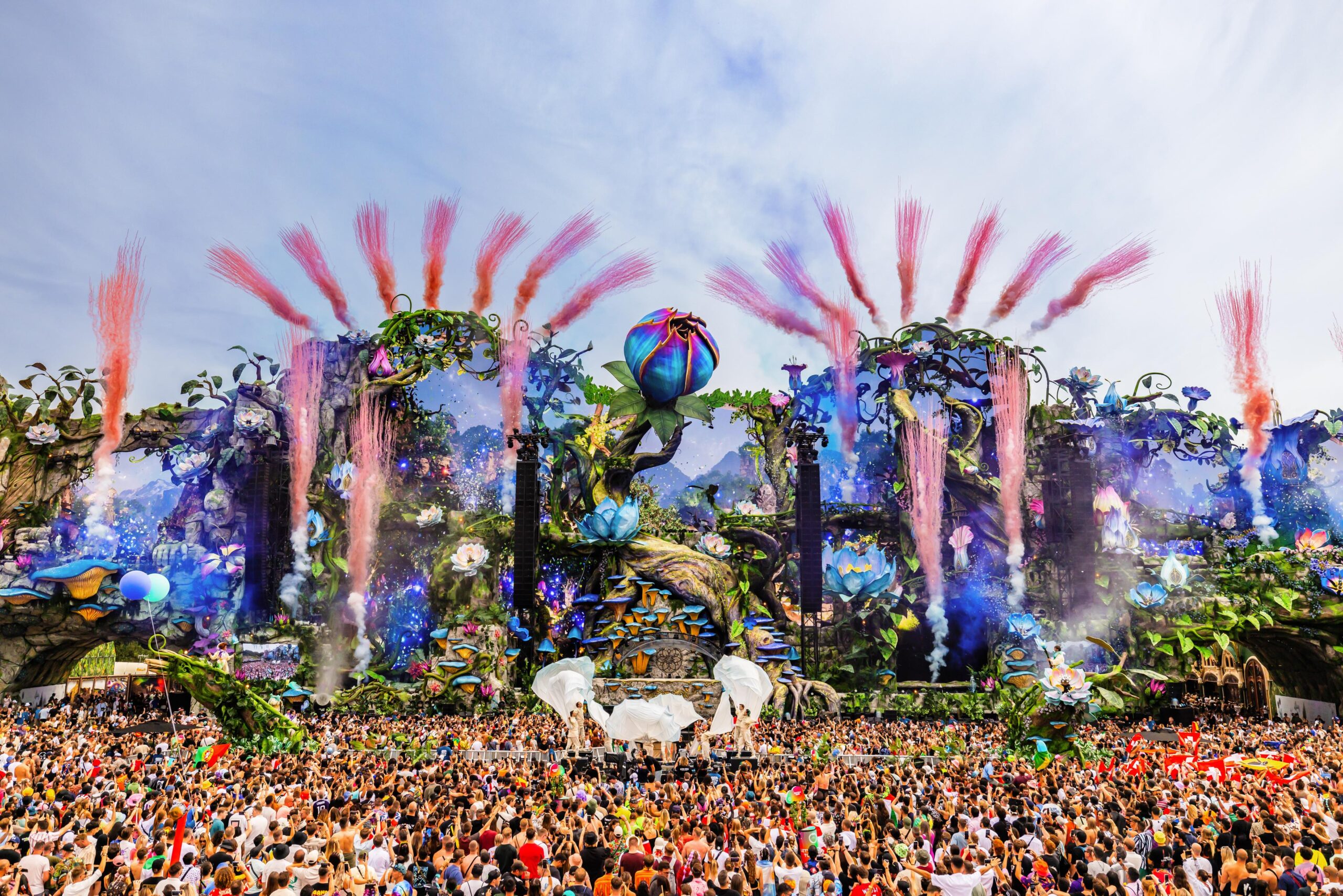 Planning your trip? Here are the top international music festivals to attend in 2025 you should not miss.