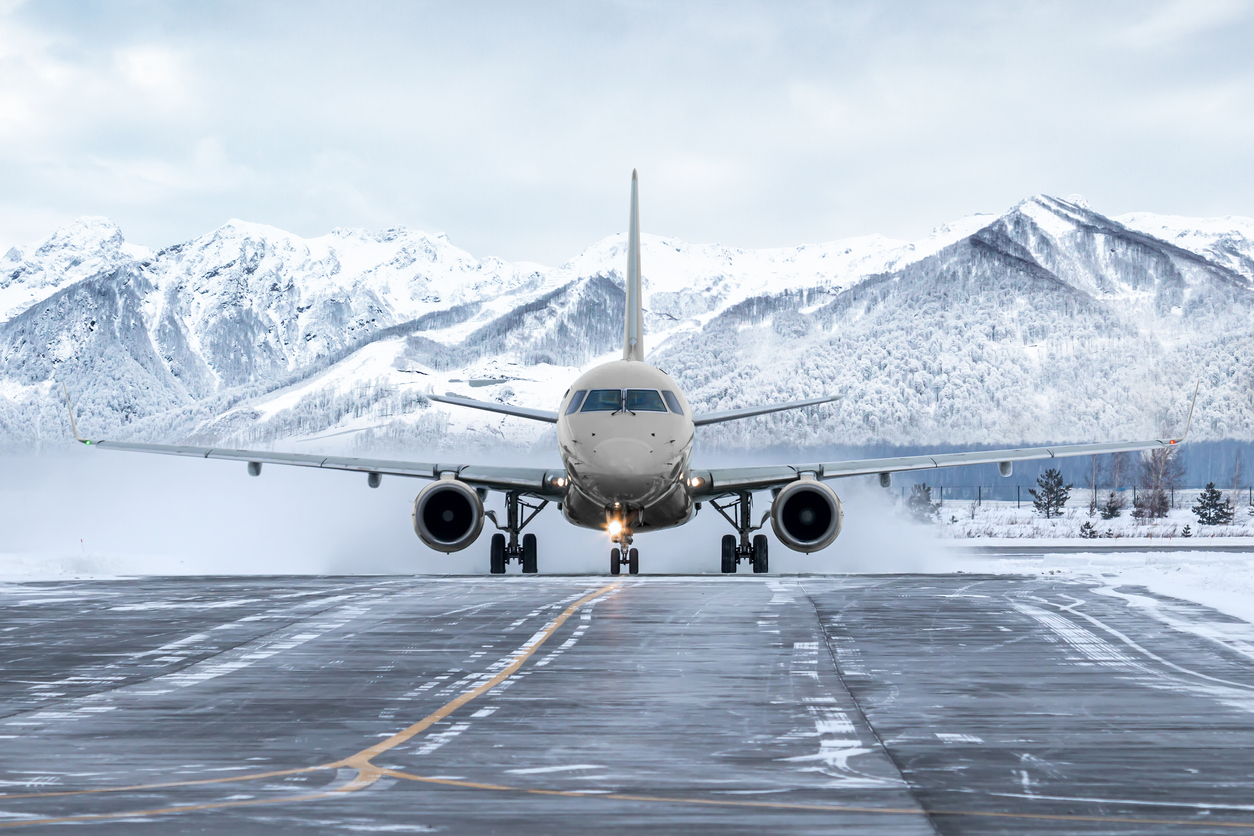 How to plan Eco-friendly winter travel? Easy tips for a sustainable snowy holiday.