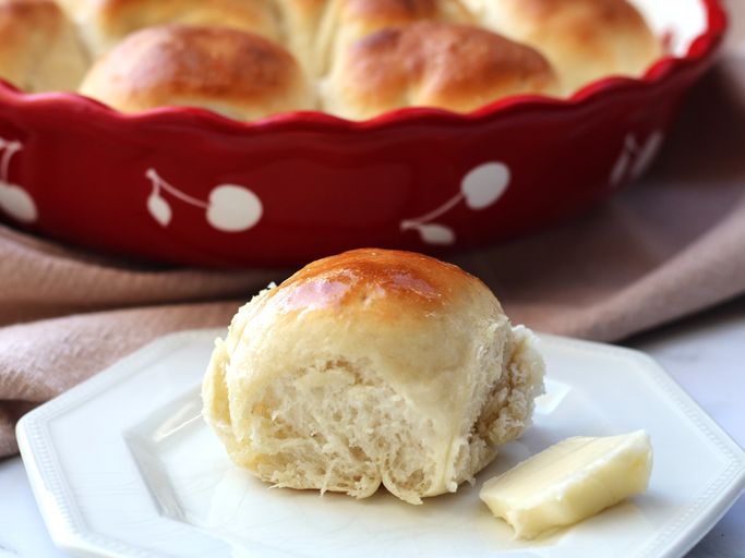 The best recipe for classic dinner rolls from britain (super easy for beginners to bake perfectly).