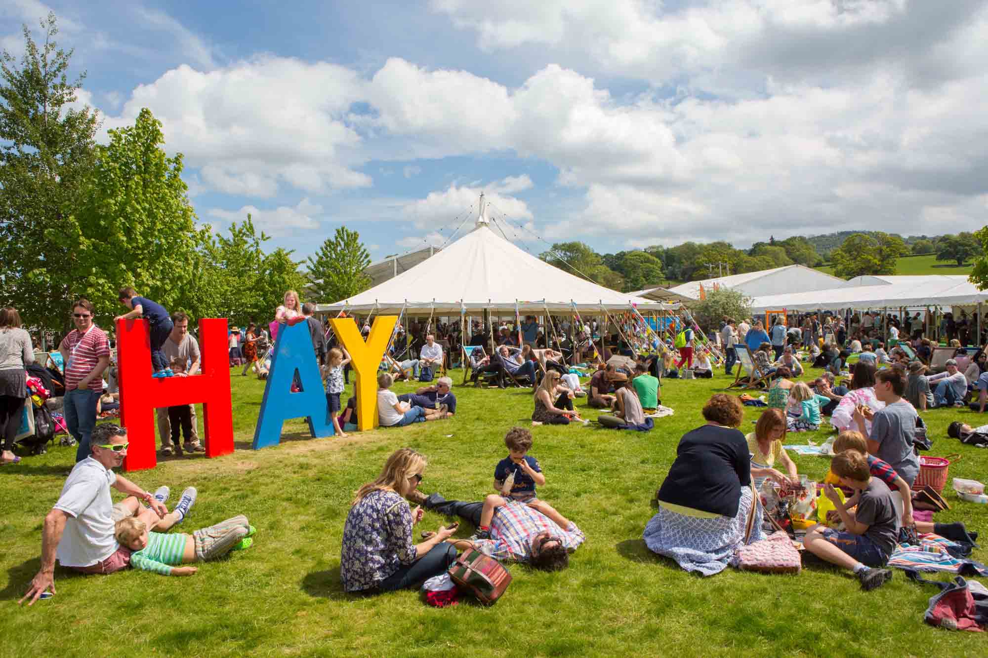 Looking for where to find the best art and design festivals in the UK? Here are some cool tips to plan your visit!