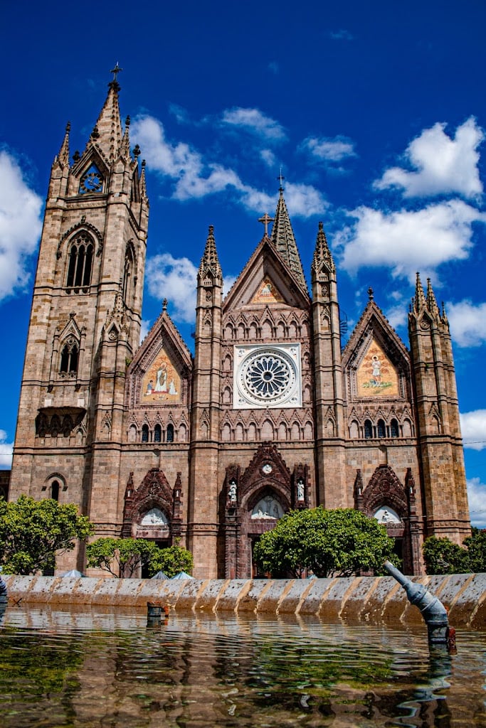 Whats inside templo expiatorio del santisimo sacramento en guadalajara? (discover its hidden gems and true beauty)