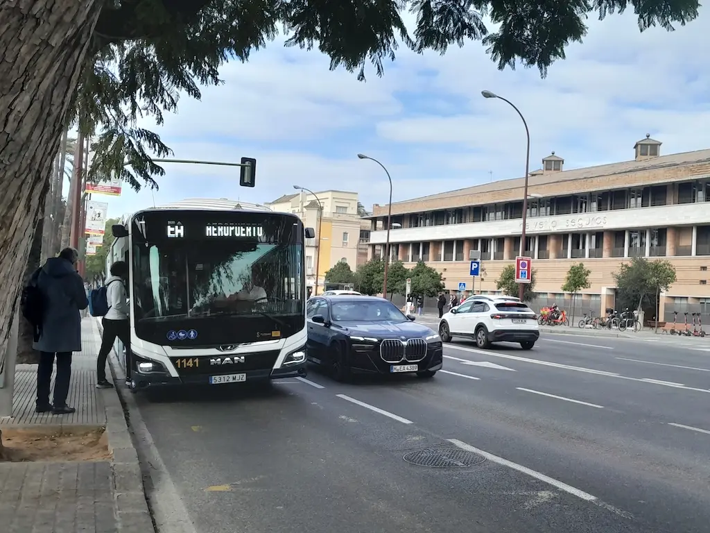 How to get from San Pablo Sevilla Airport to downtown? Explore these easy transportation choices.