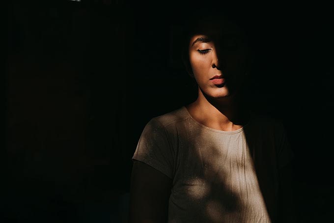 When is the ideal time for a natural lighting portrait? (Discover the magic of morning and evening light for your shots)