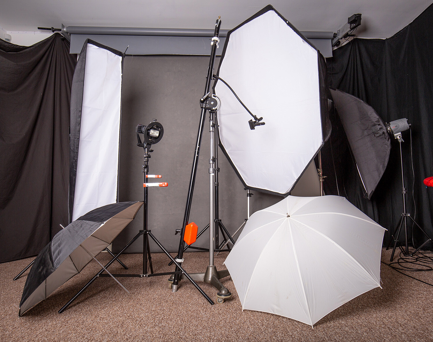 What equipment for backlight photography? Here is the essential gear you really need for it.