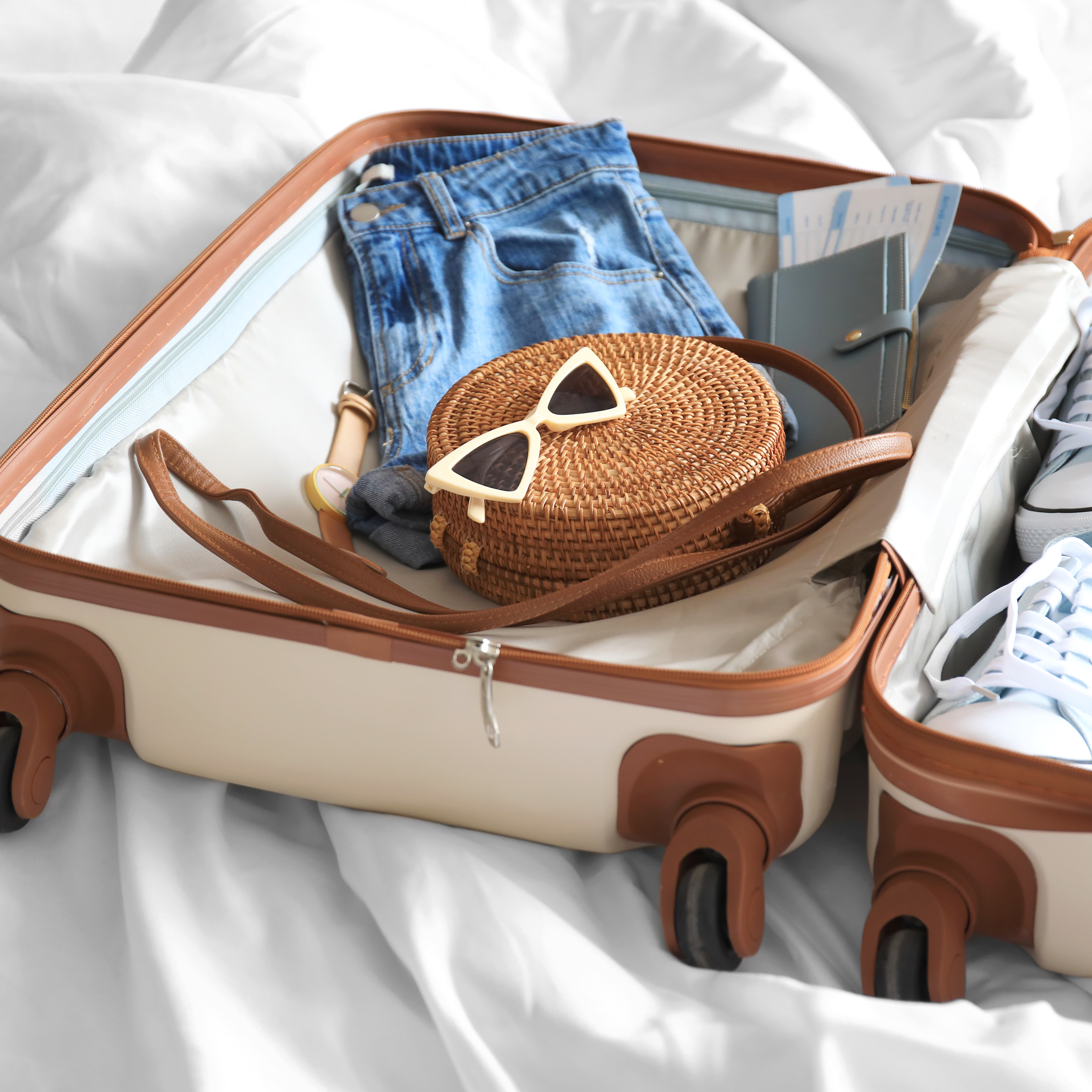 Your ultimate guide to Low-waste vacation ideas! Pack smarter and enjoy sustainable travel today.