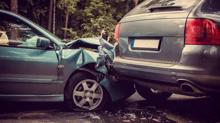 Is dreaming about car accidents a bad omen? Understand the psychology behind these dreams and regain your peace of mind.