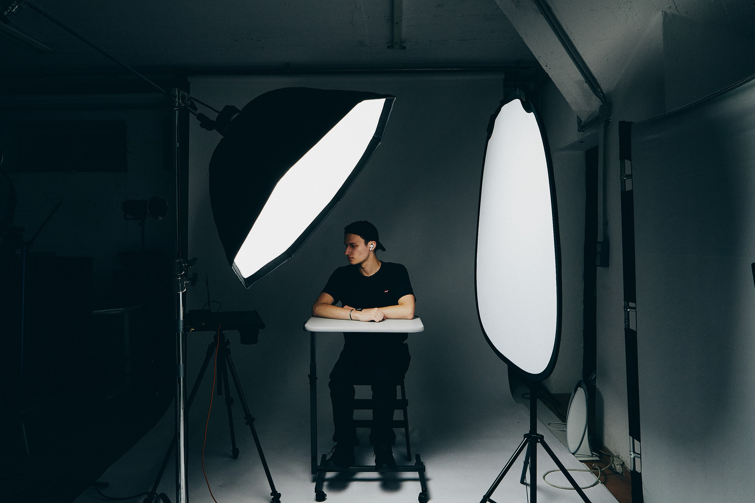 Softbox direct flash, which setup is better? Simple guide helps you choose the right light modifier.