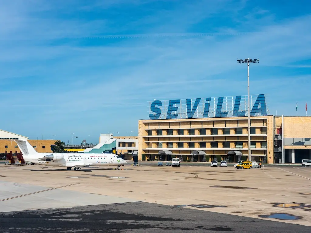 SVQ Airport Connections: How to get to city center (fastest Seville Airport transport guide).