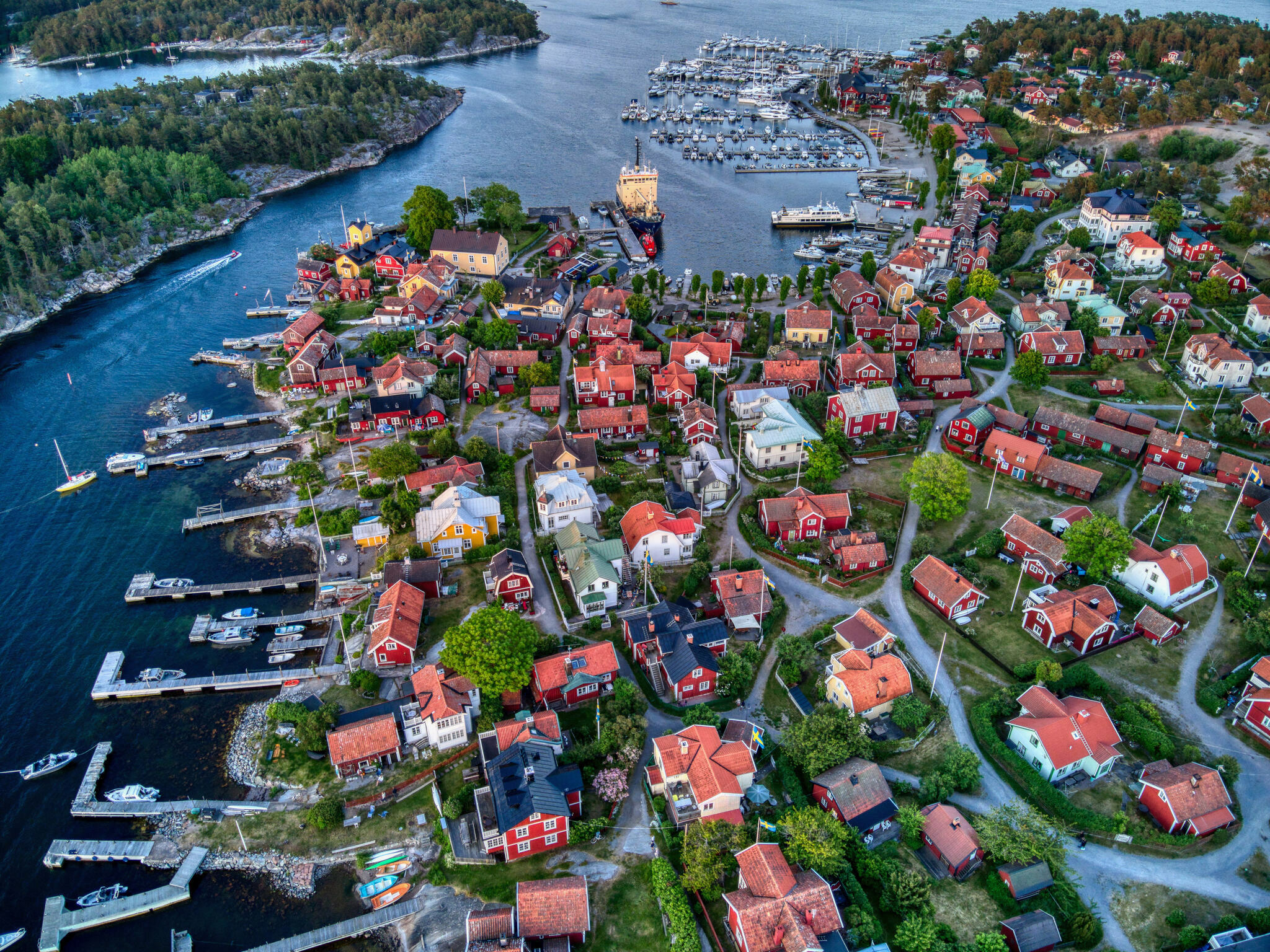 Want great day trips from Stockholm? We list the most popular choices for an awesome adventure.