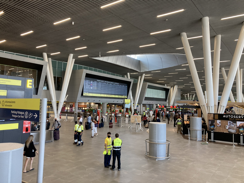 Whats inside Santiago Airport for travelers? (A look at shops, dining, and useful services)
