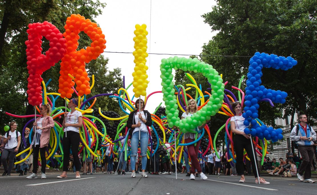Want to see the Best global parades to watch during international celebrations? (Heres where to find the most exciting ones!)