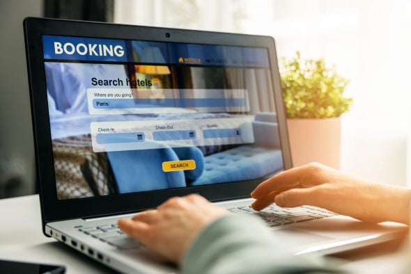 What makes the best search engines for booking hotels in scenic locations stand out? Discover features to secure that perfect view.