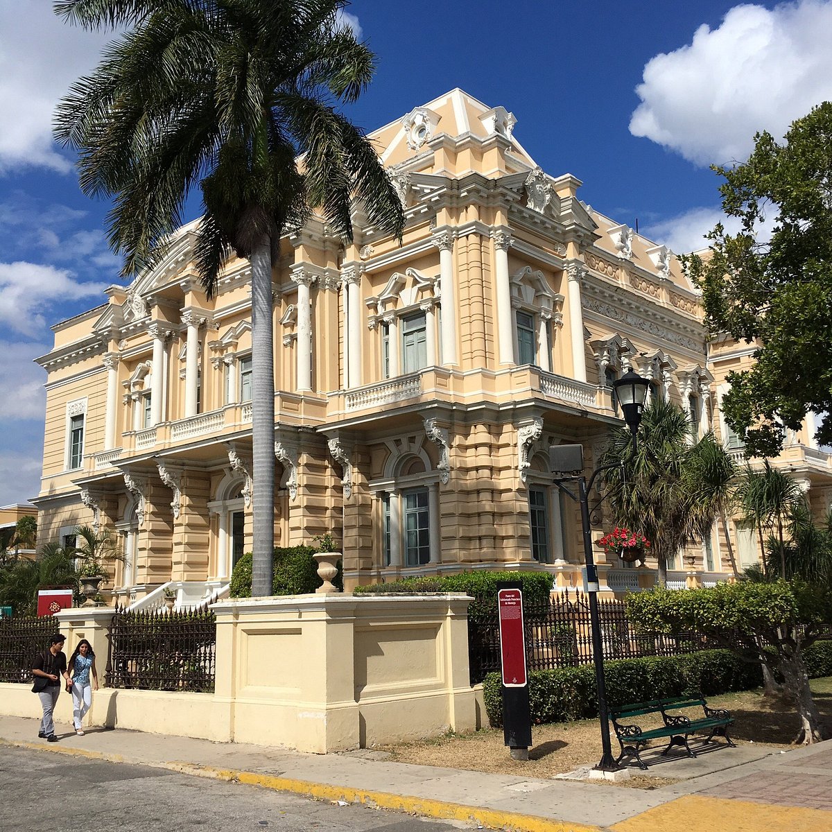 Why visit Paseo de Montejo? Discover why this famous street is a must see in Merida.