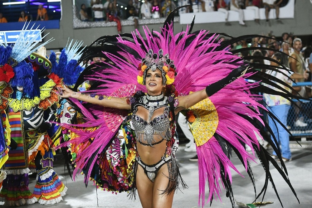 Need ideas on how to enjoy world-famous parades during global festivals? Get the best views and enjoy every moment.