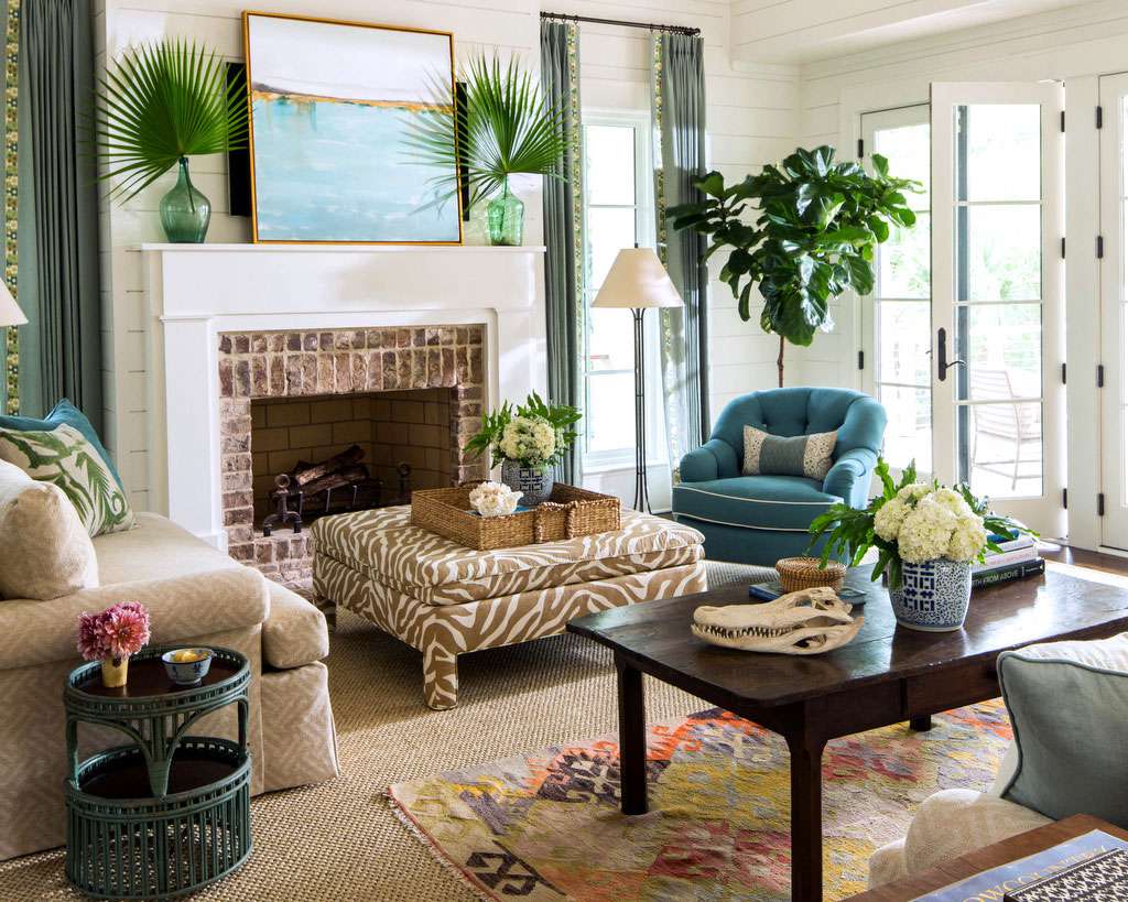 Why choose a landscape coastal room theme? It creates a calm and lovely beach feel.