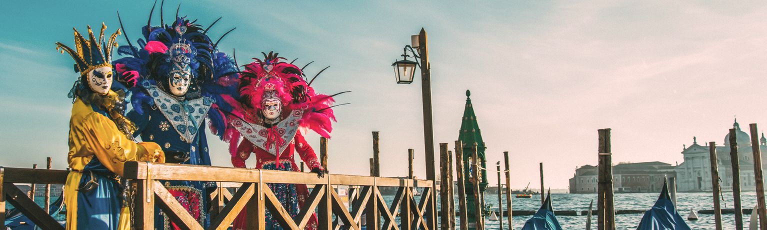 Need ideas on how to enjoy world-famous parades during global festivals? Get the best views and enjoy every moment.