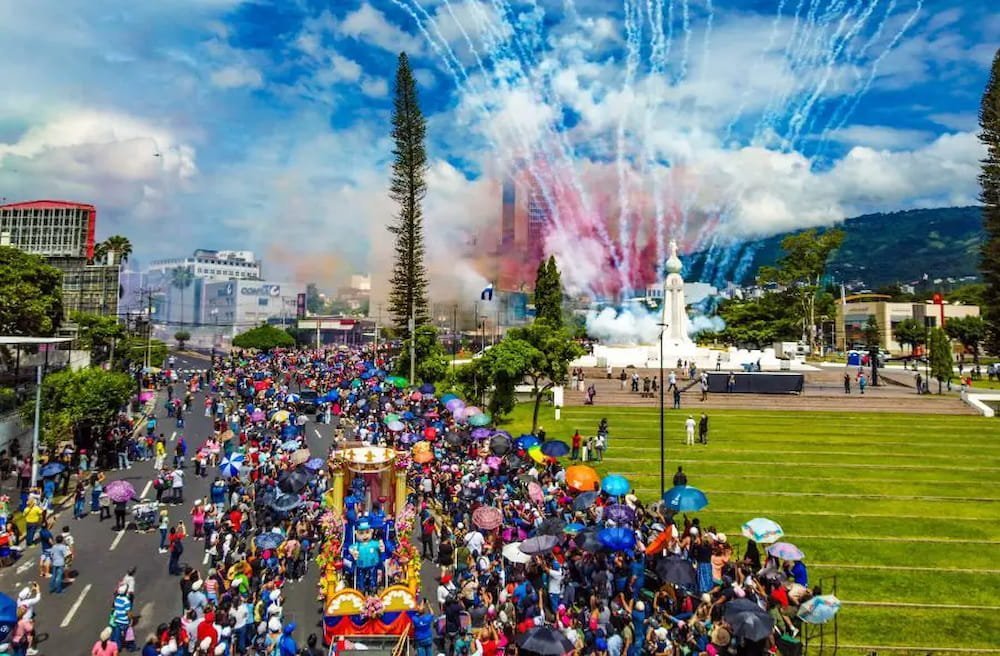 Best food and cultural events to visit in Central America: Whats the buzz? Discover the most vibrant local parties now.