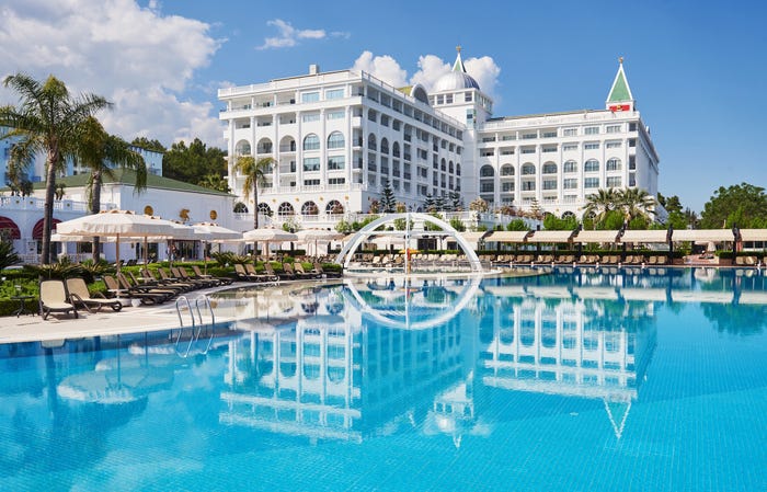Which are the best hotel search engines for booking luxury suites? Insiders share their favorite picks for a deluxe experience.