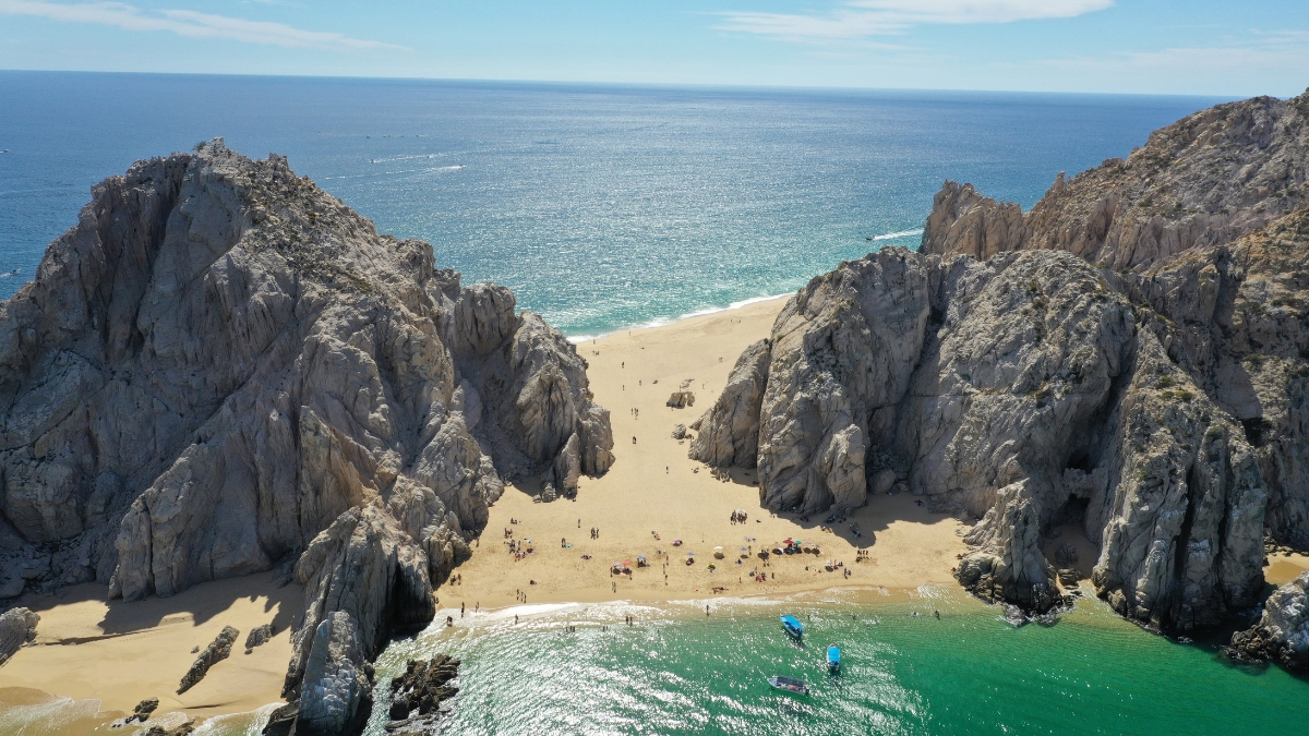 How is the weather in cabo in december usually? Get tips for enjoying the pleasant climate.