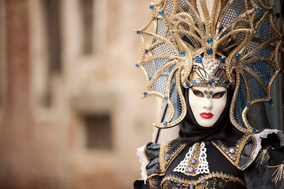 Plan How to participate in the Venice Carnival (What to wear, where to go, and have the best time)