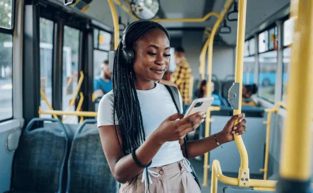 How to avoid dangerous travel situations when using public transport? Top 5 tips for a safer journey!