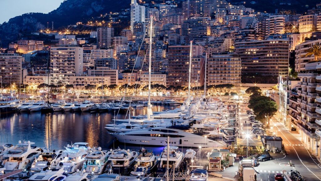 Flying near the airport of Monaco? Here's how to choose the right airport quickly!