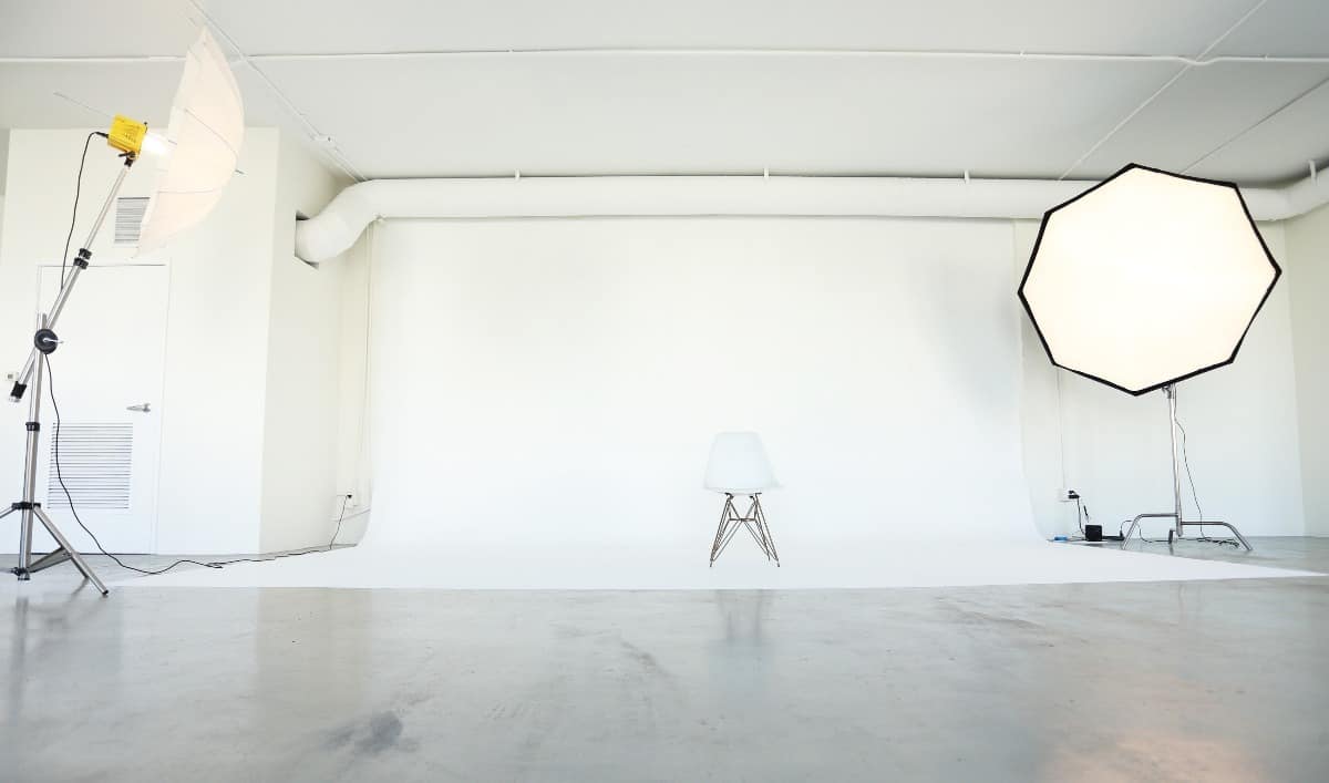 Whats the best white background for photography at home? Here are some affordable and easy options.