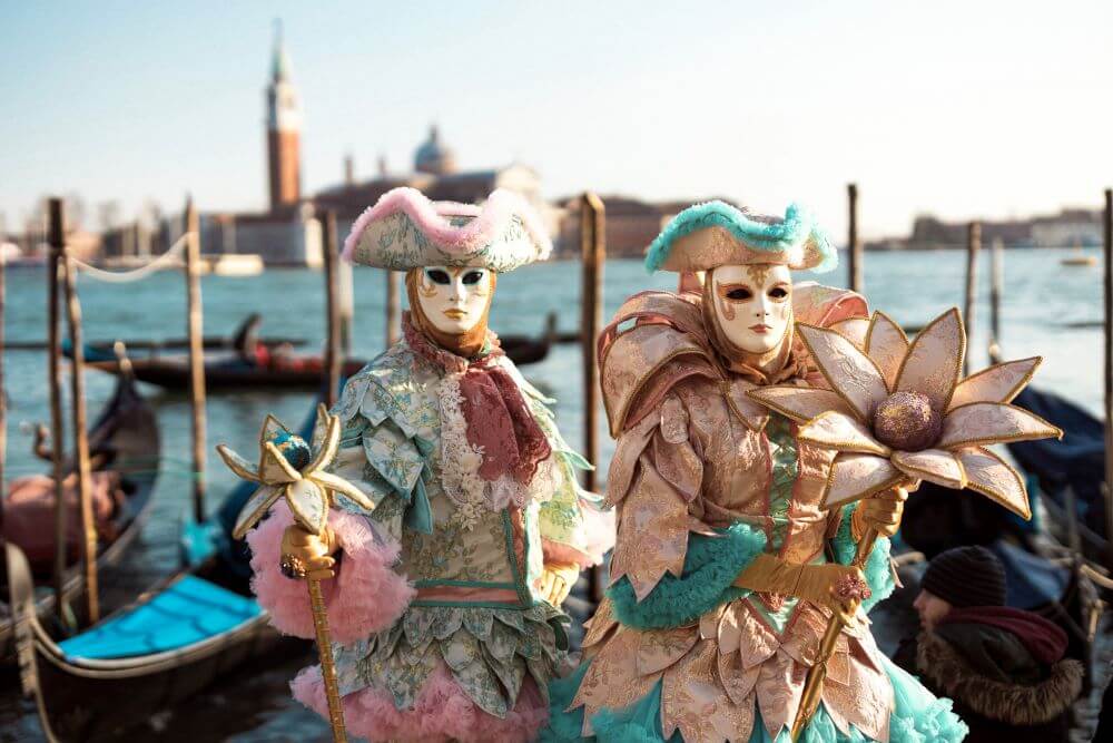 Plan How to participate in the Venice Carnival (What to wear, where to go, and have the best time)