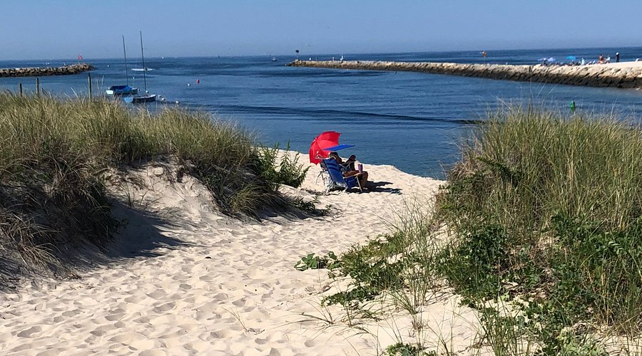 Thinking about Craigville Beach Barnstable? Here are easy ways to enjoy your time there.
