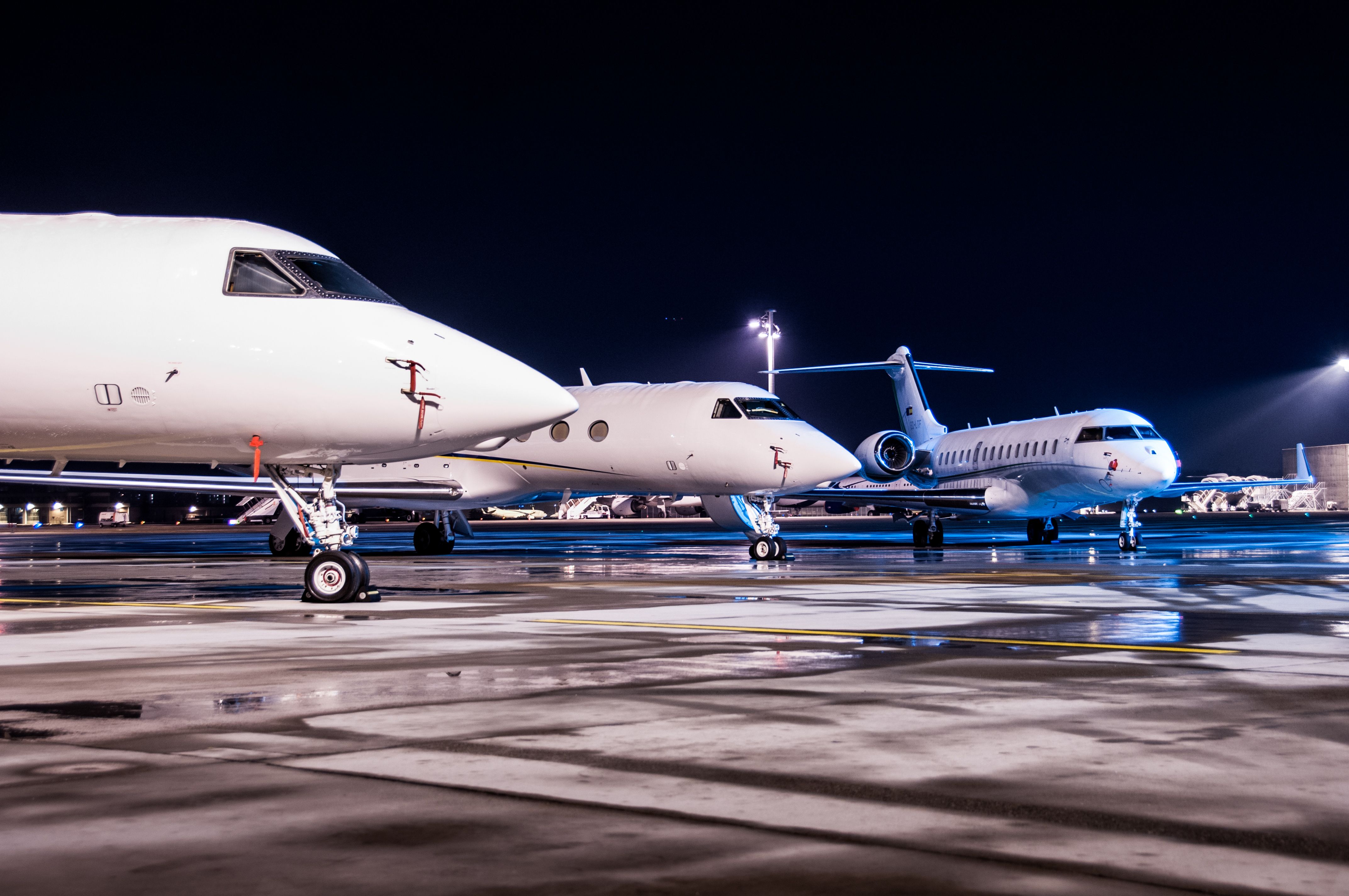 Flying near the airport of Monaco? Here's how to choose the right airport quickly!