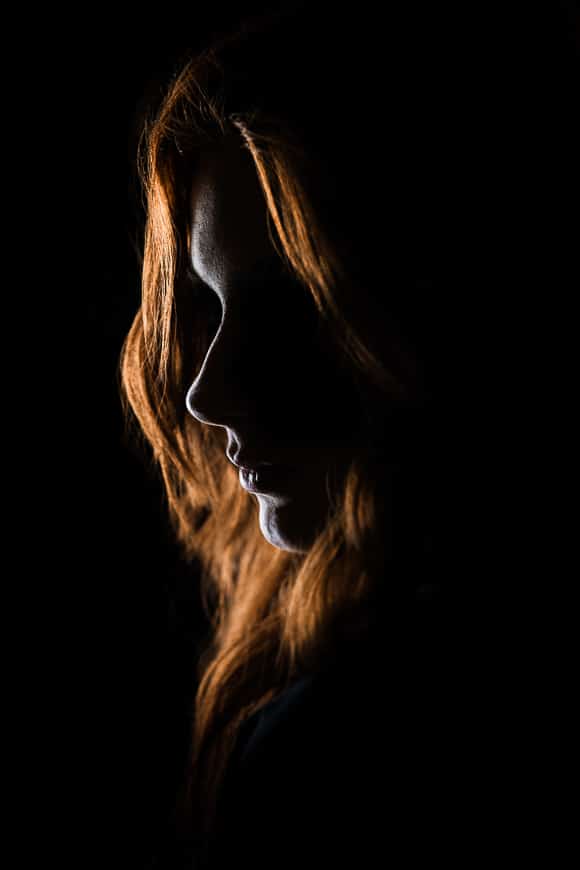 What are the best ways to take pictures in the dark with a highlight? Get amazing results with these tricks.