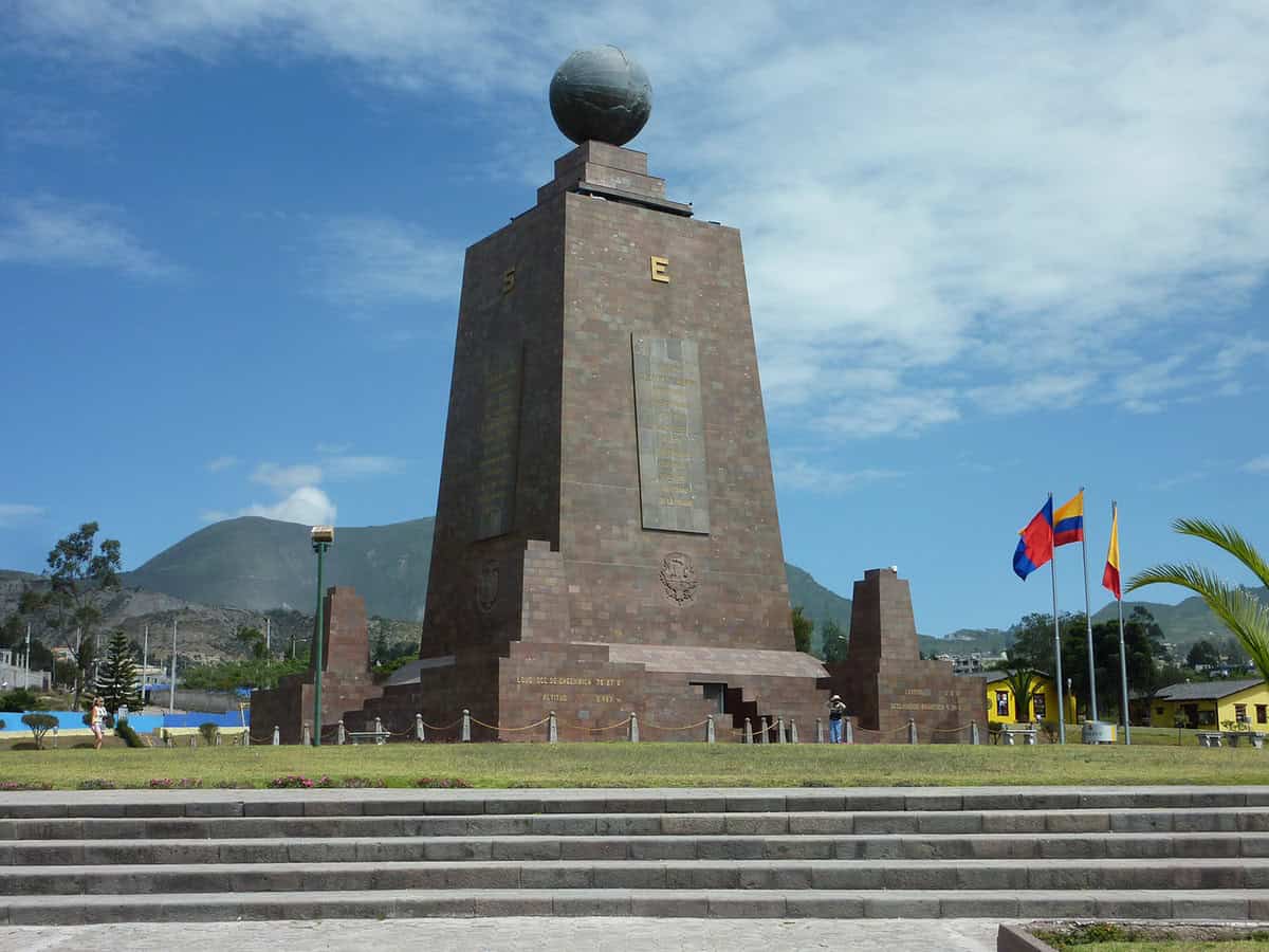 Which land marks min quito ecudar are famous? Discover the citys most iconic places now.