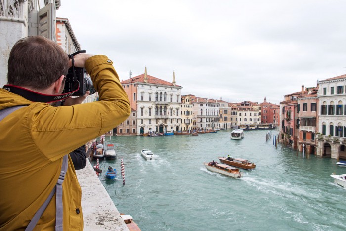 Traveling Internationally? Here's How to Avoid Getting Lost Easily