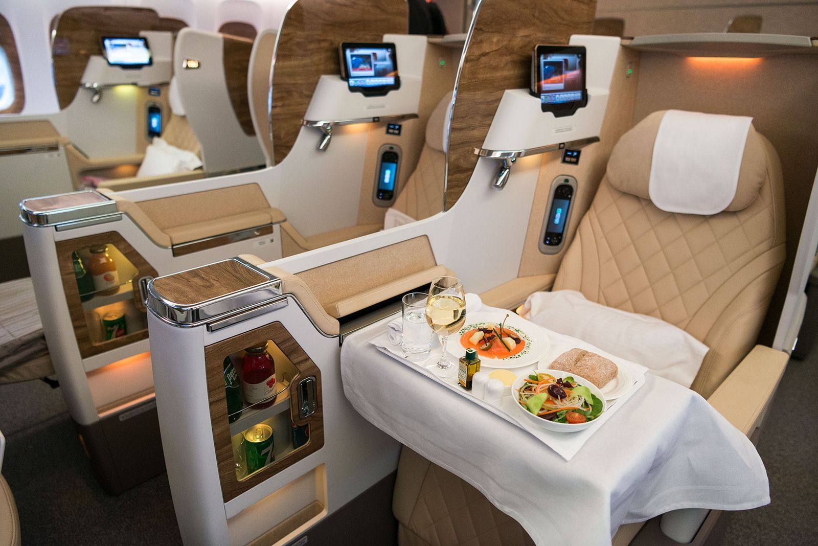 Top best business class discount flight search engines compare them here