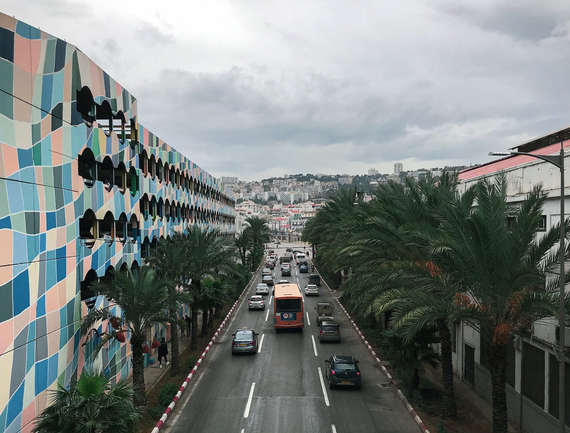 Best transport options from Houari Boumediene Airport? Simple ways to save money and time.