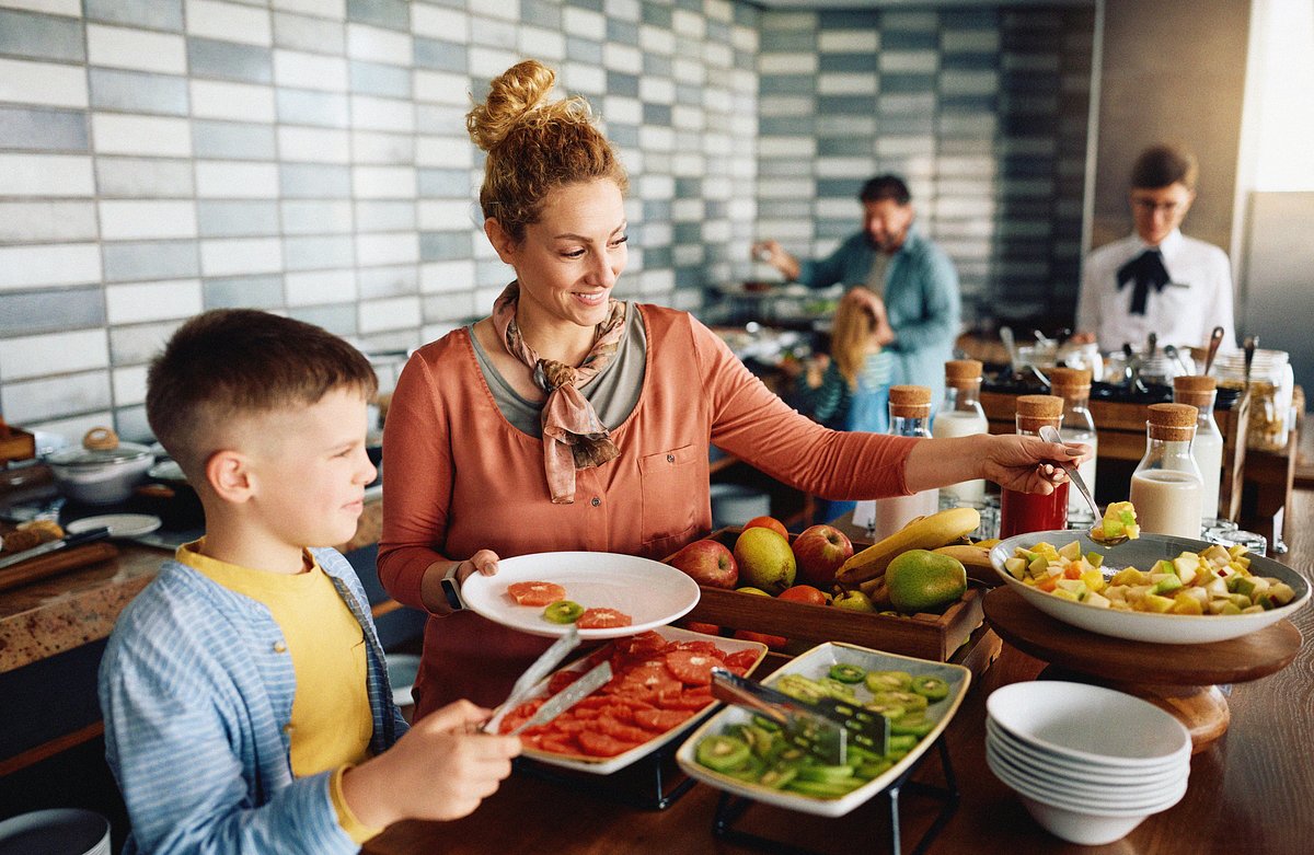 Best hotel search engines list: book stays with free breakfast included now