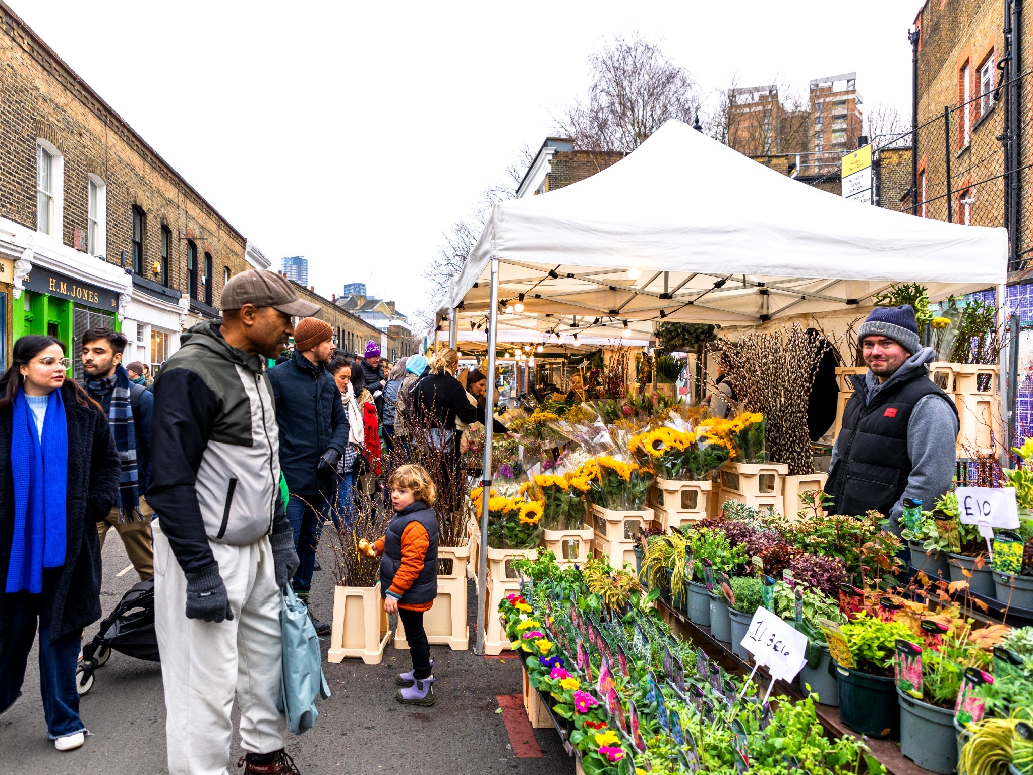 Where to find the best arts and crafts festivals in the England discover top local markets