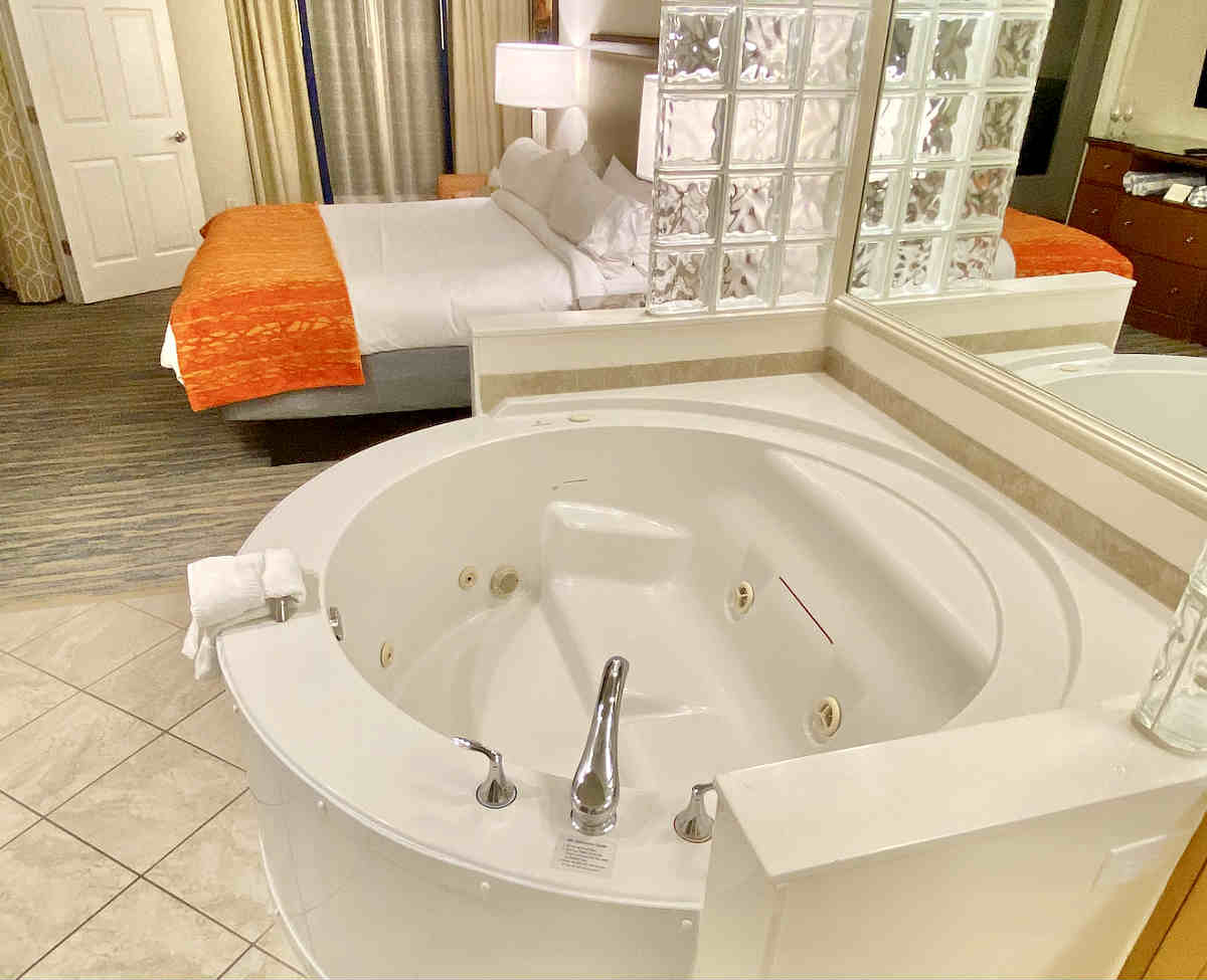 Which Hotel Search Engine Finds Most Hot Tub Rooms Reviews Inside