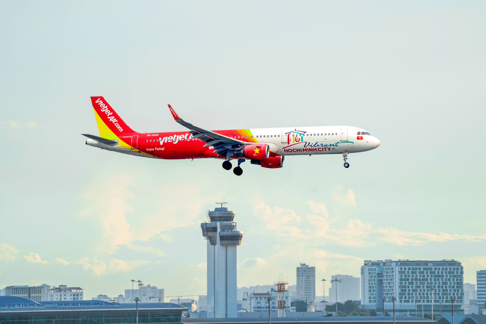 Why use pvg airport live cam regularly? (Benefits for tracking flights fast)