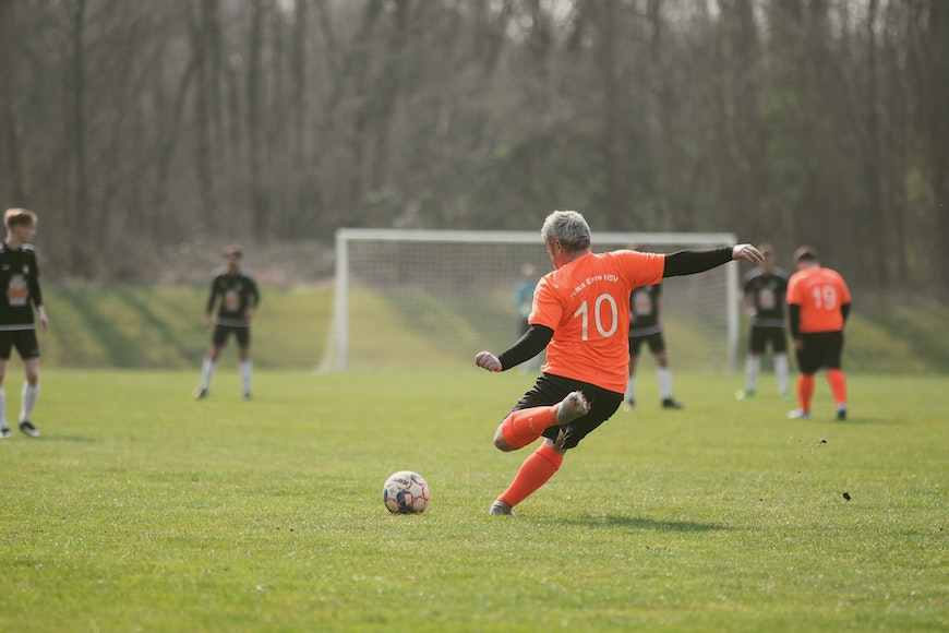 Want awesome soccer photographs? Find free vs paid photo sources now!