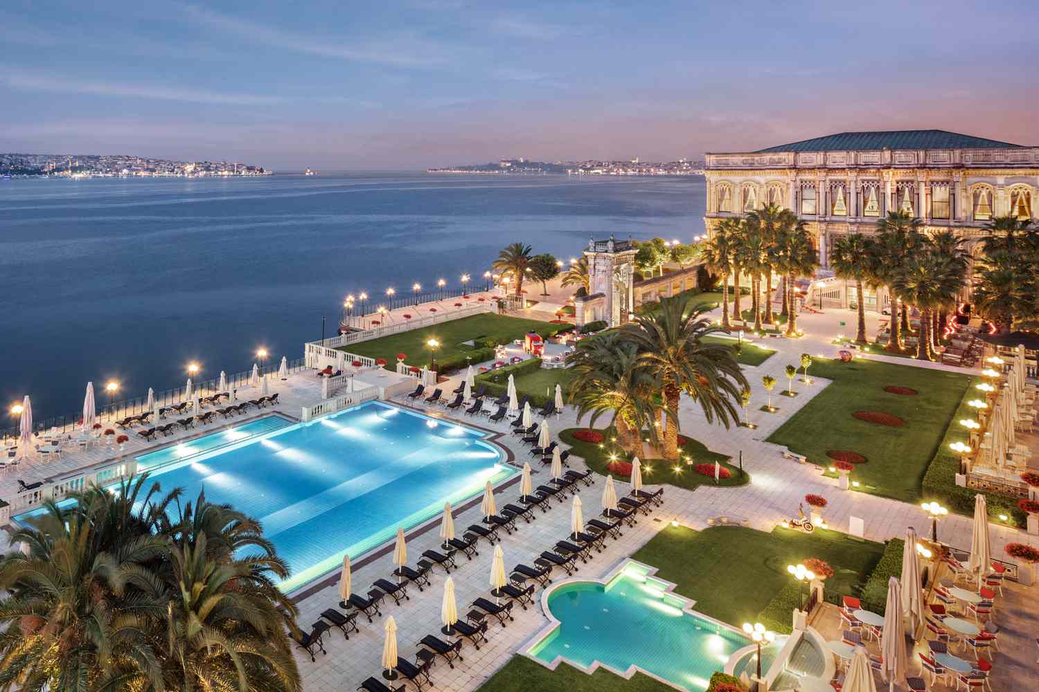Which Istanbul Hotel and Suites is Best for Families? 4 Top Choices!