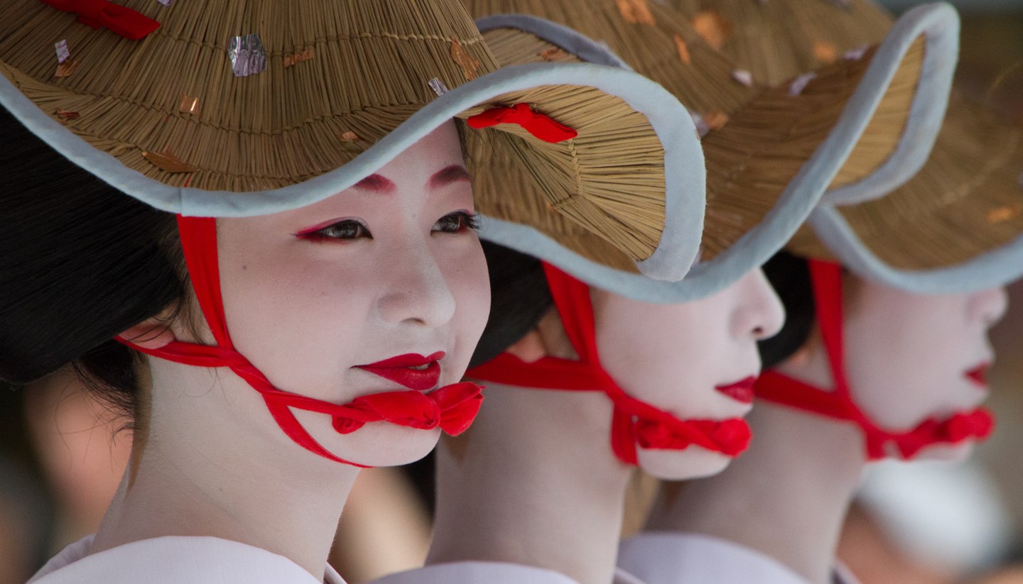 Travelers Guide: How to Enjoy Major Art Festivals Around the World