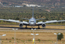 Find best tools for booking discounted flights during peak seasons save big using these