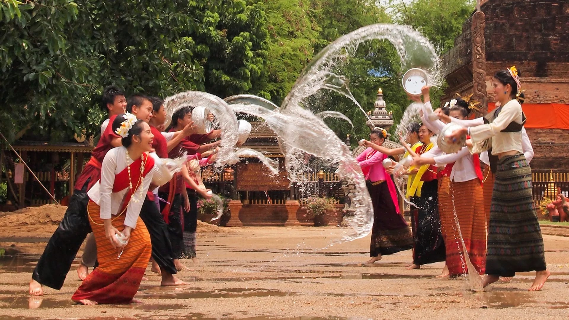 Top ways to experience major street festivals in Asia: Festivals like Songkran and Holi.