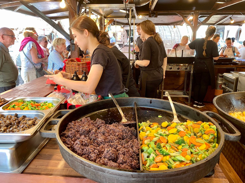 Street food Poland vs restaurant food? Why locals choose street vendors.